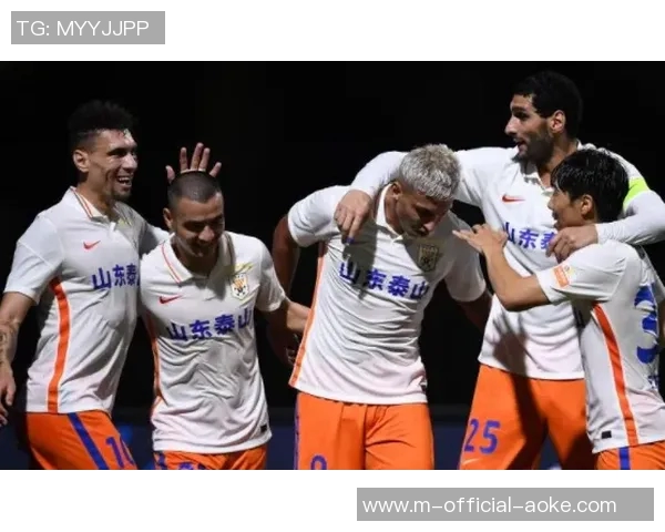 裁判录音显示，桑切特踢倒费尔明后说“这只是普通的铲球”——球场风波背后的真相